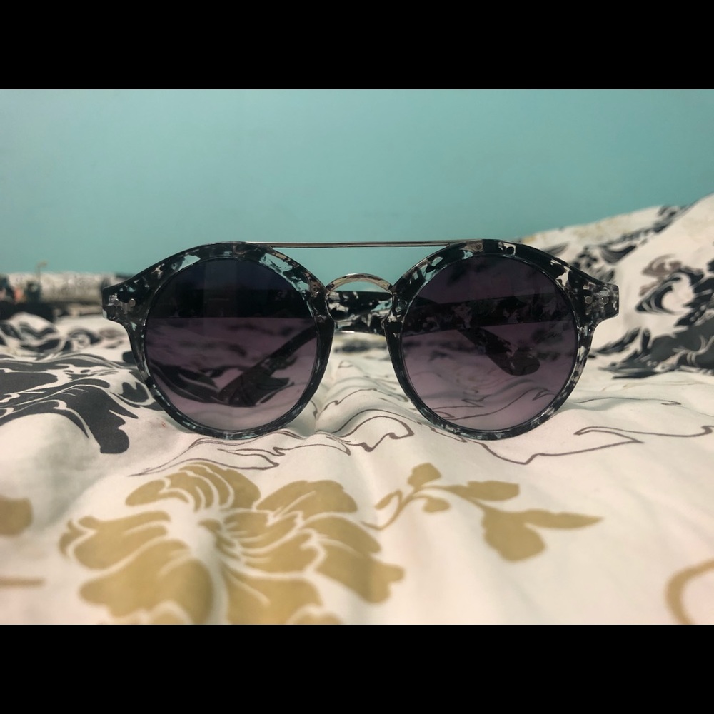 Round Sunglasses with silver accents